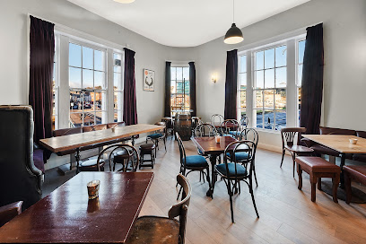 L'Atitude 51 Wine Bar