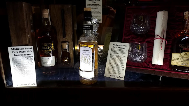 Revolution Craft Beer & Whiskey Bar - Hospitality and gastronomy