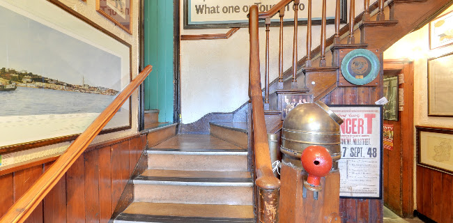 Cronin's Pub - Hospitality and gastronomy