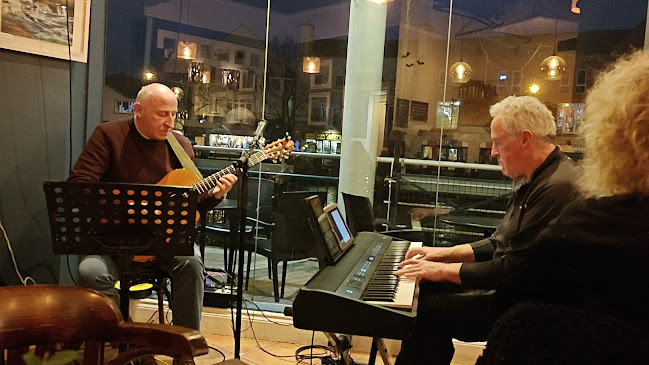 Osta Cafe and Wine Bar