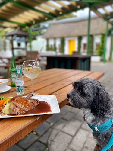 Man O' War Gastro Pub - Hospitality and gastronomy