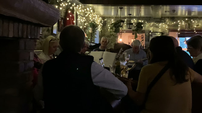 Foxs (Foxs Castle Lounge) - Hospitality and gastronomy