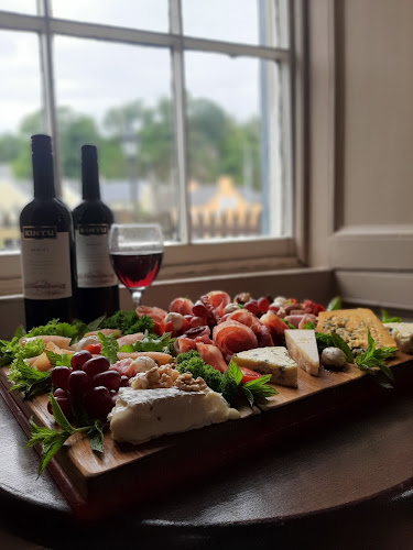 Leap Inn Bar & Restaurant