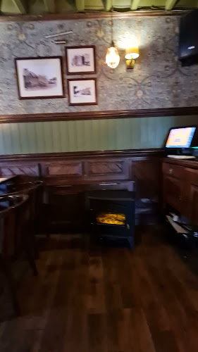 Opinii despre The Dew Drop Inn & Brewhouse în Kill - Hospitality and gastronomy