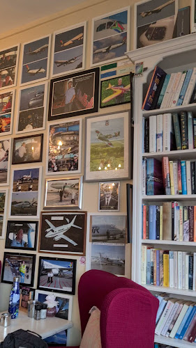 Opinii despre The Flying Poet Aviation Café - Delicious Coffee & Food în Kinsale - Hospitality and gastronomy