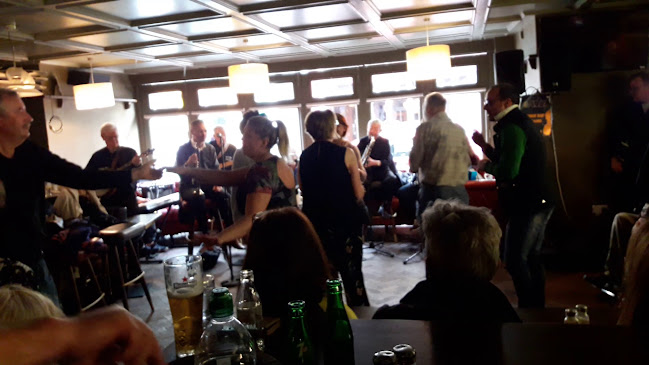 Comentarii opinii despre Busker Brownes