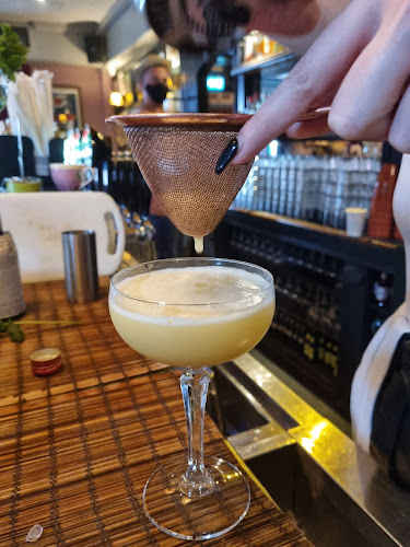 Larry & Nora's - Navan