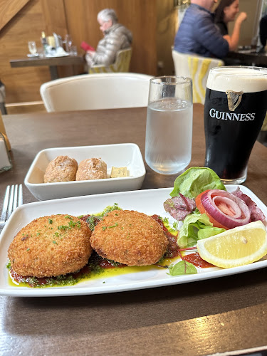 Davis' Restaurant & Yeats Tavern