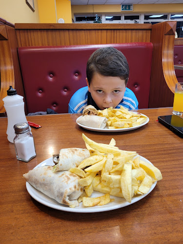 Macaris cafe - Hospitality and gastronomy