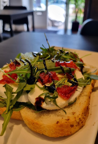 Comentarii opinii despre Napoli Coffee & Wine Bar