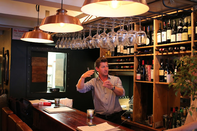 Comentarii opinii despre CRU Winebar & Bistro