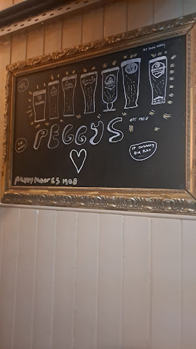 Peggy Moores Pub, Bar Food & Hostel