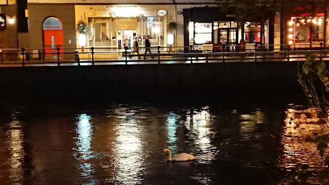 Eala Bhan - Hospitality and gastronomy