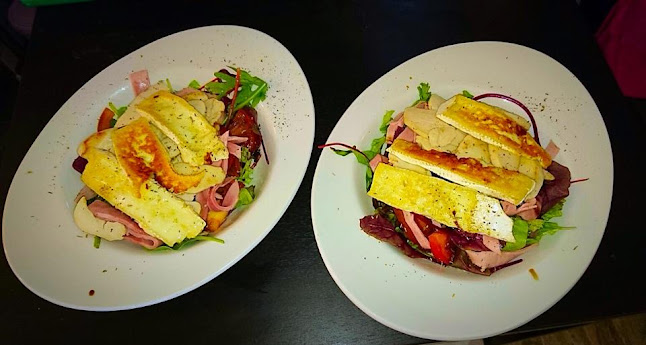 Comentarii opinii despre The Cottontail Cafe