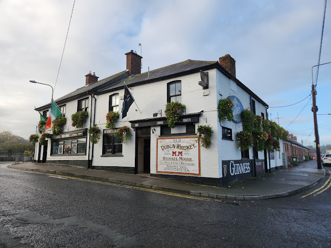 Peggy Moores Pub, Bar Food & Hostel - Hospitality and gastronomy