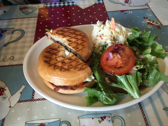 Comentarii opinii despre Waves Surf Cafe