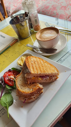 Comentarii opinii despre The Flying Poet Aviation Café - Delicious Coffee & Food