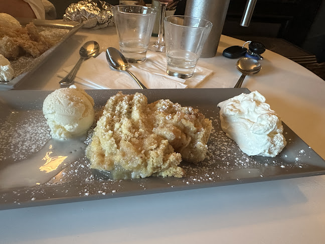 The Hollow Bar and Seafood Restaurant