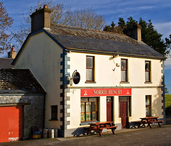 Norrie Henchy's Bar - Hospitality and gastronomy