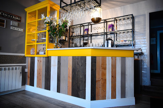 Room8 - Hospitality and gastronomy