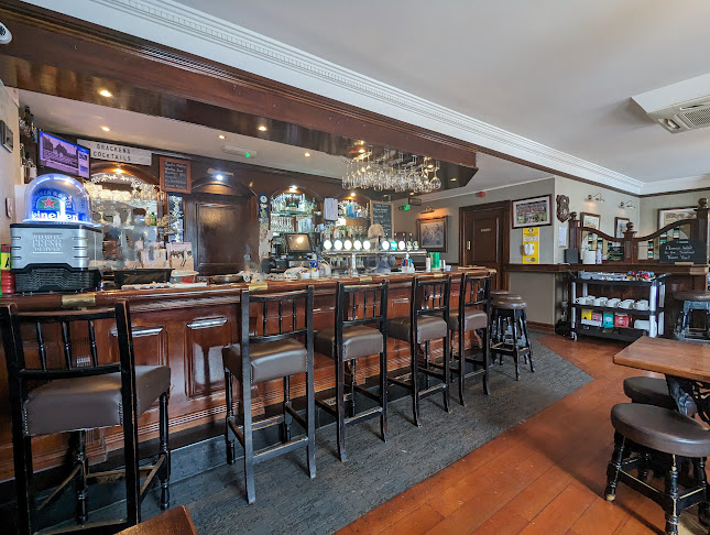 Bracken's Bar - Hospitality and gastronomy