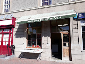 Tuckers Fruit and Vet