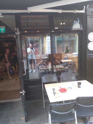 Comentarii opinii despre Lucey's Café 1880