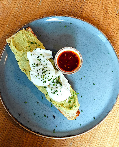 Comentarii opinii despre The Bookshelf at The Elysian