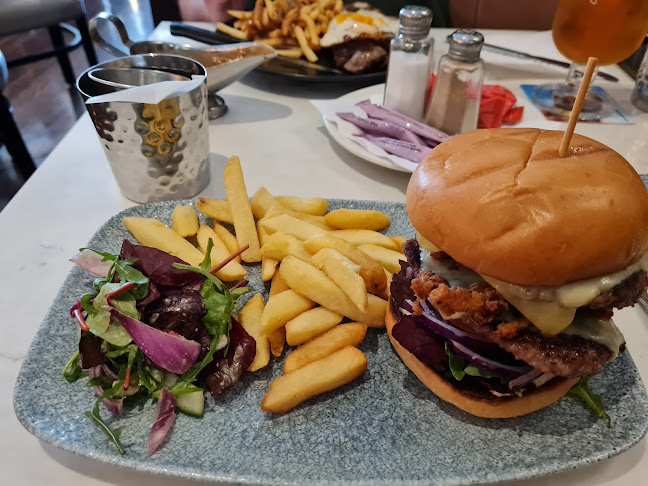 Opinii despre McGeough's Bar & Restaurant în Dundalk - Hospitality and gastronomy