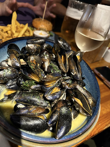 The Moorings Guesthouse & Seafood Restaurant @ The Bridge Bar