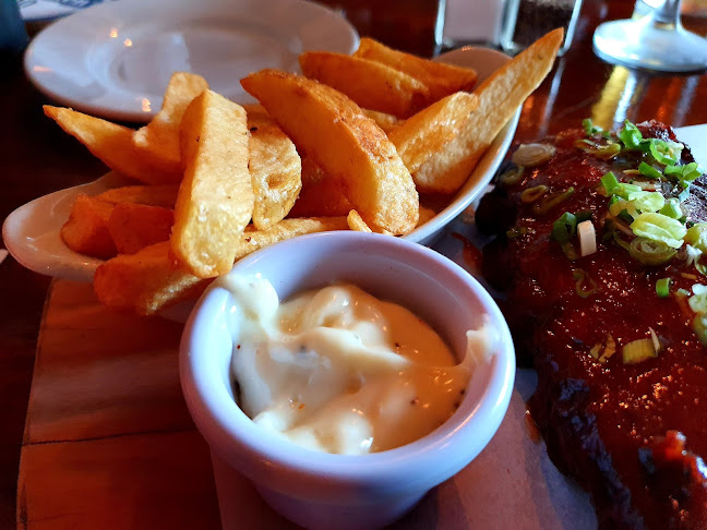 Mount Oval Bar & Restaurant - Hospitality and gastronomy