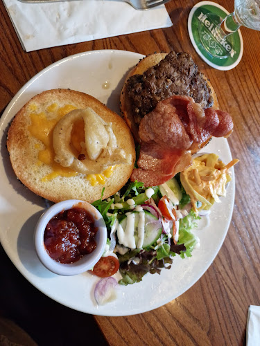 Schooner Bar - Hospitality and gastronomy