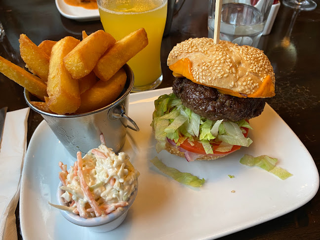 Comentarii opinii despre Pilot Bar