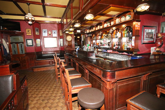 Power's Pub, Bar, Lounge & Beer Garden