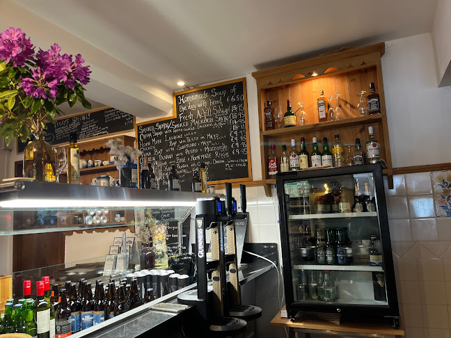 Beehive Crafts and Gifts - Hospitality and gastronomy