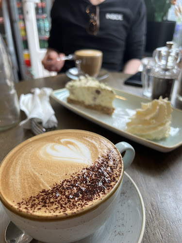 Comentarii opinii despre Mrs B's Coffee House