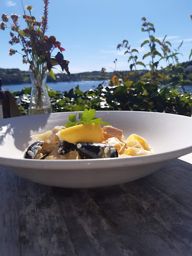 Hayes' Bar and Restaurant, Rushanes, Glandore, Co. Cork, P81 WE16