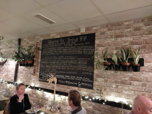 Linenhall St, Knockthomas, Castlebar, Co. Mayo, F23 HE68