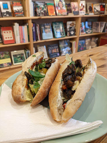 Comentarii opinii despre Antiquity plant based Cafe & Bookshop