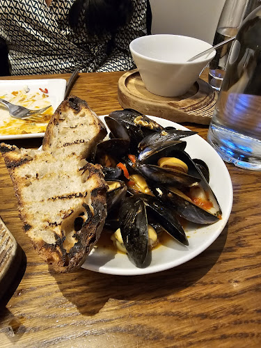 BlackCat - wine - tapas - rooms