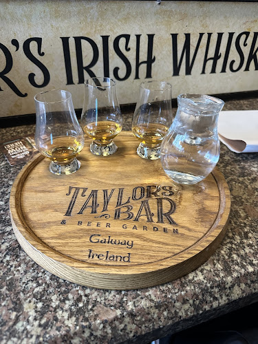 Comentarii opinii despre Taylor's Bar & Beer Garden