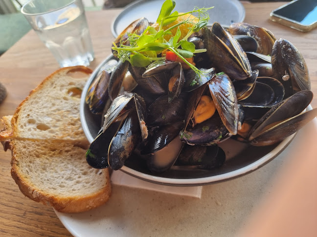 Guy's Seafood Bar Clifden - Clifden