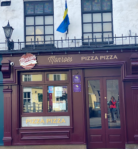 Monroes Pizza Pizza