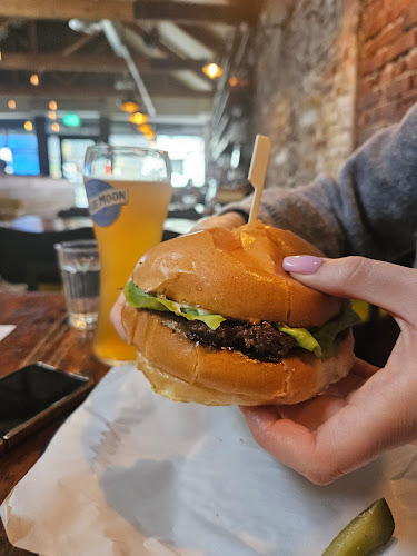 Comentarii opinii despre Son of a Bun