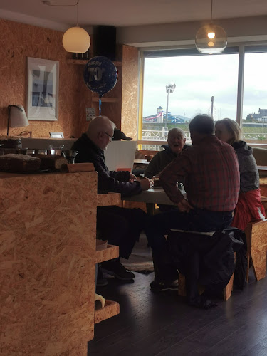 Comentarii opinii despre Buoys & Gulls