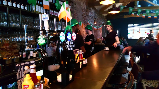 Comentarii opinii despre Son of a Bun