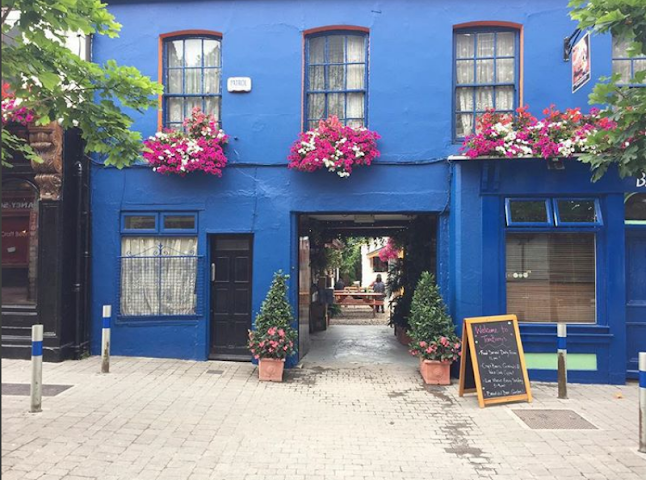 Tom Barry's - Hospitality and gastronomy