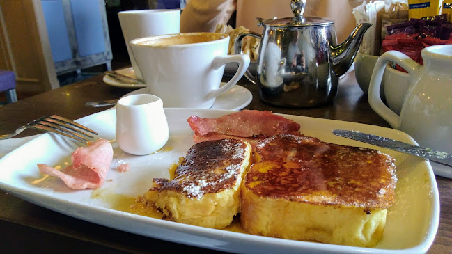 Street Side Cafe - Hospitality and gastronomy