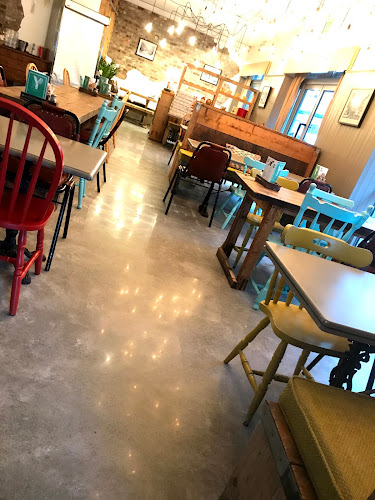 Comentarii opinii despre Yummy Cafe Market