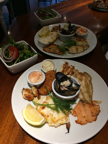 Comentarii opinii despre The Hollow Bar and Seafood Restaurant